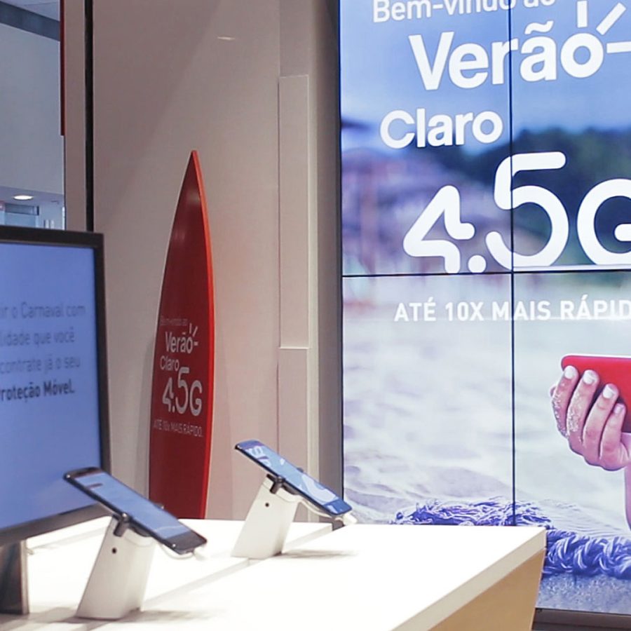 Loja_claro_telas_mesa_painel